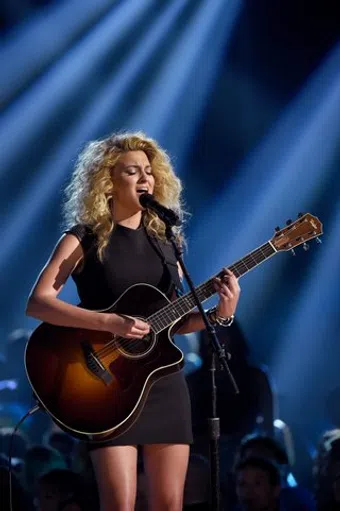 tori kelly image