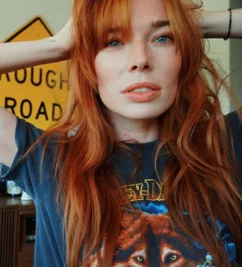 chloe dykstra image