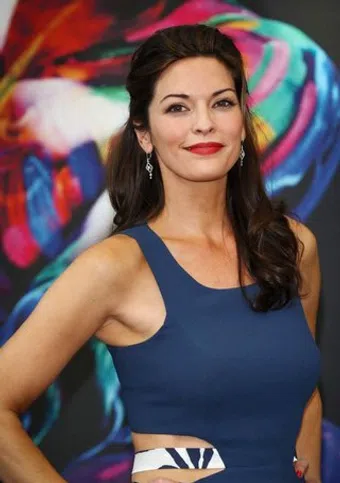 alana de la garza image