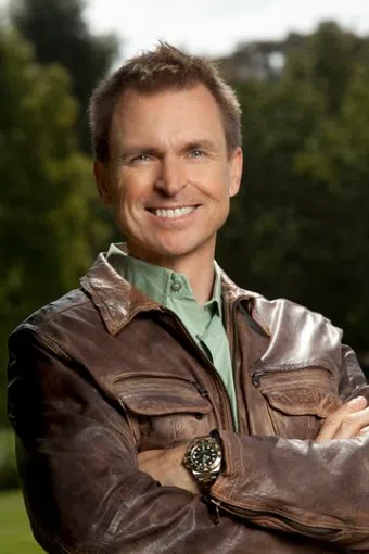 phil keoghan image