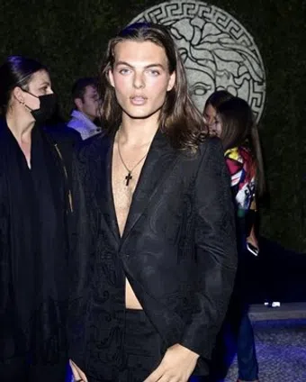 damian hurley image