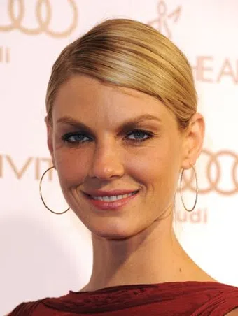 angela lindvall image