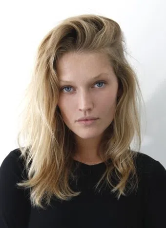 toni garrn image