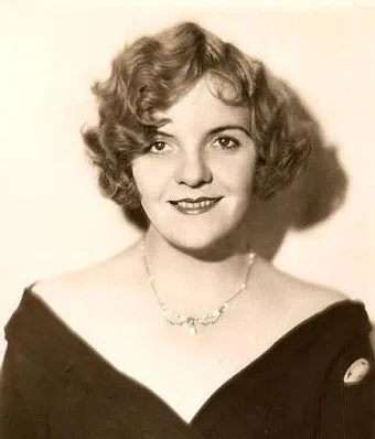 winnie lightner image