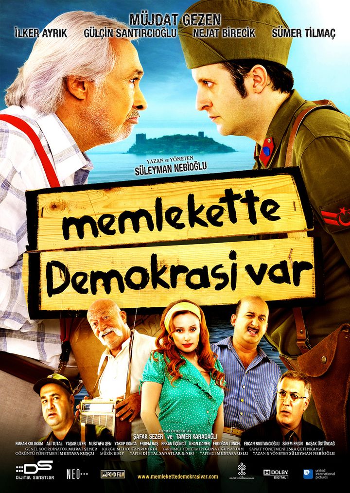 Memlekette Demokrasi Var (2010) Poster