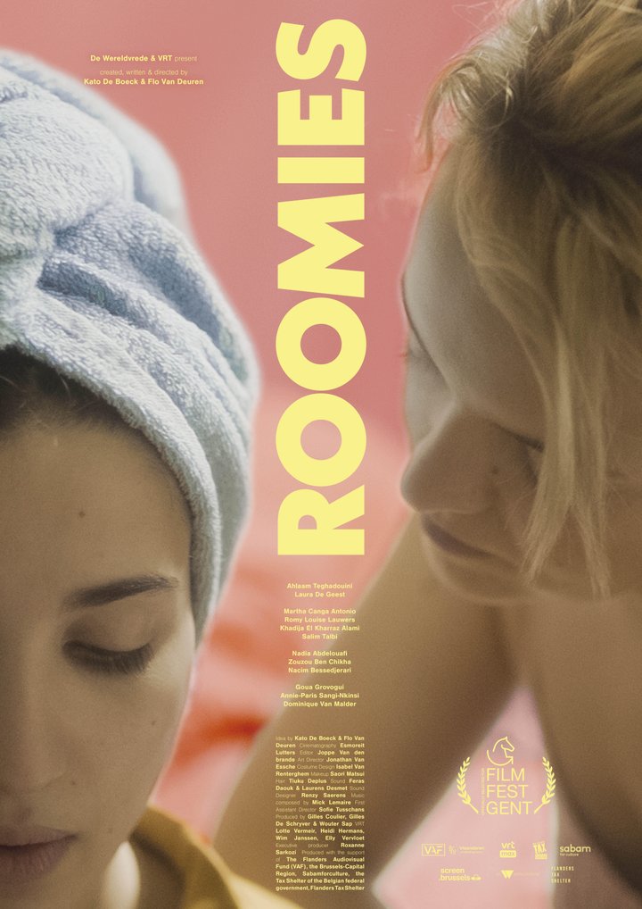 Roomies (2022) Poster