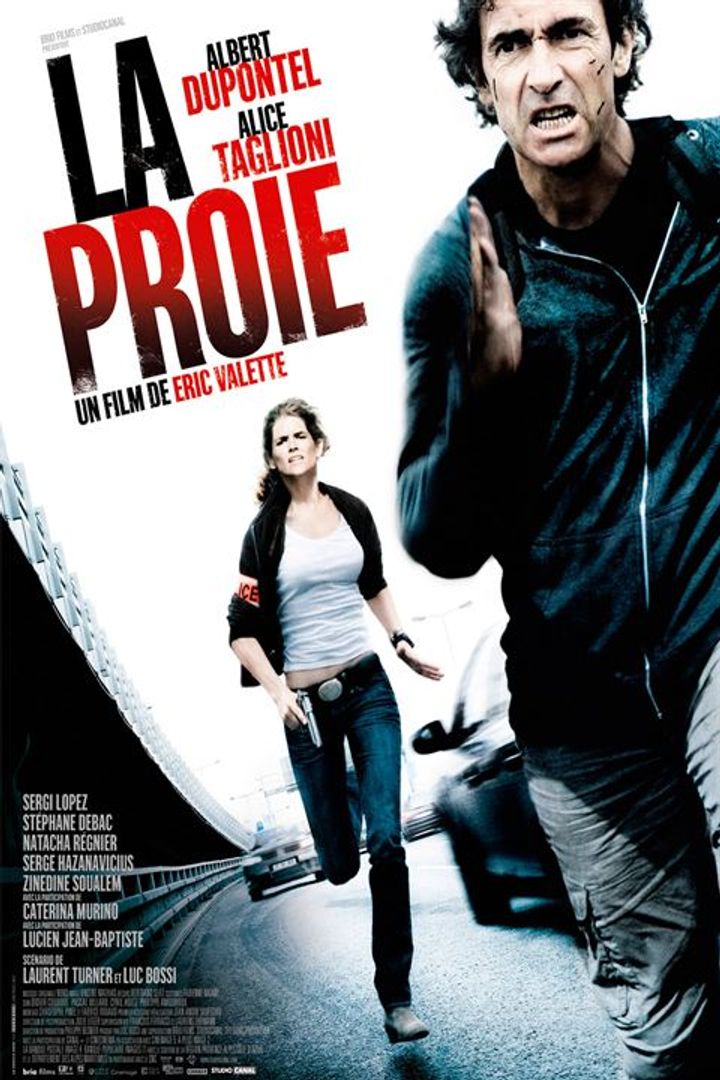 La Proie (2011) Poster