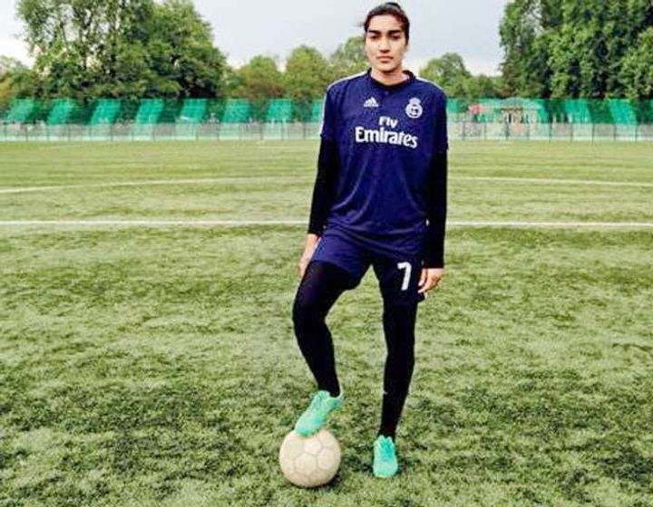 Hope Solo (a Biopic On The Life Of Kashmiri Girl Footballer) Poster