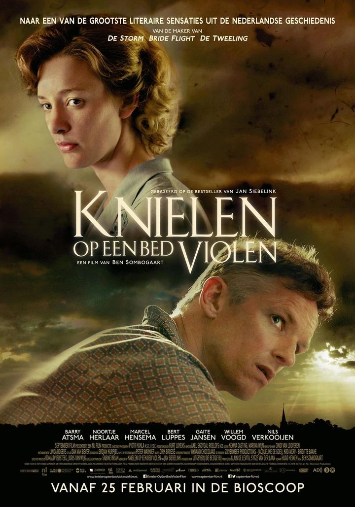 Knielen Op Een Bed Violen (2016) Poster