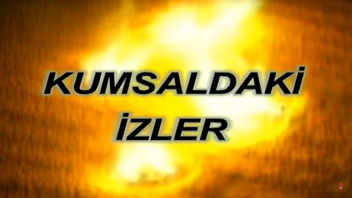 Kumsaldaki Izler (2002) Poster