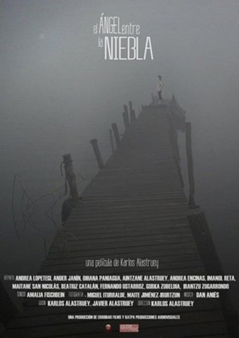 el ángel entre la niebla 2012 poster