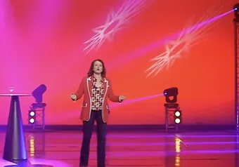 anne roumanoff: tout va bien! 2020 poster